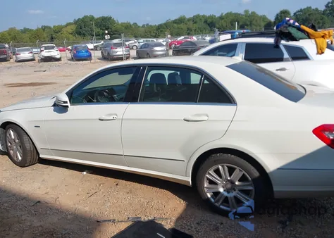 2012 Mercedes-Benz E 350 z USA, uszkodzony, nr VIN WDDHF5KB7CA561717